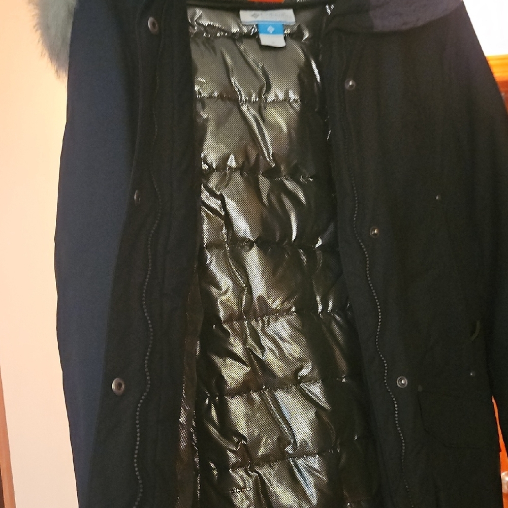 Columbia Black Parka with Fur Trim - Picture 4 of 7